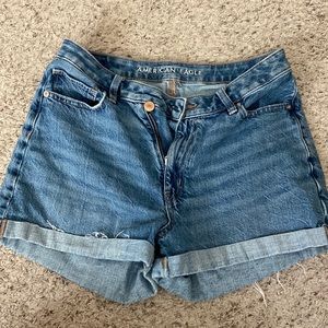 American Eagle mom short